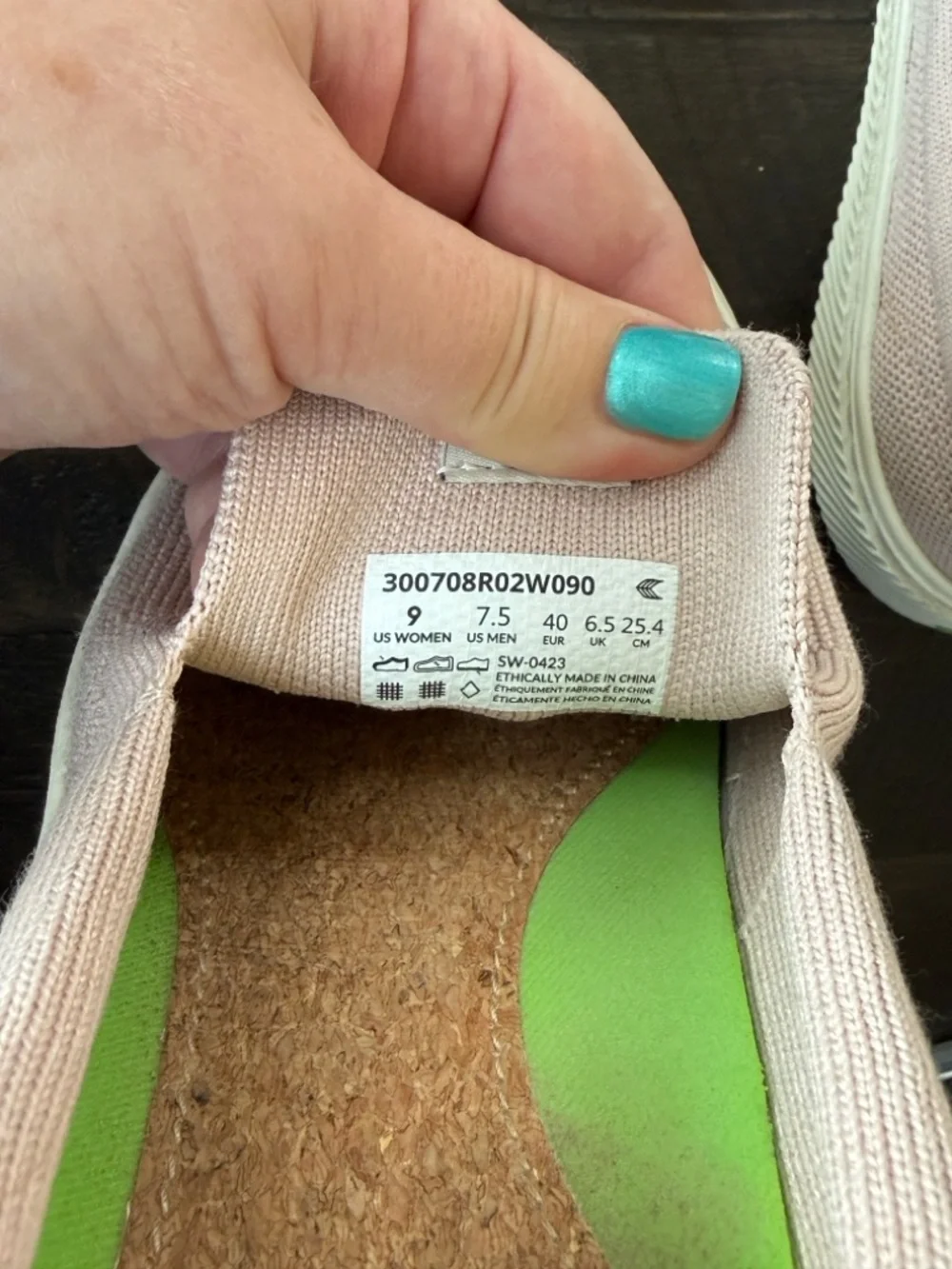 Cariuma Vegan Slip-On Sneakers – Pale Pink – Size 9 - Picture 5 of 6